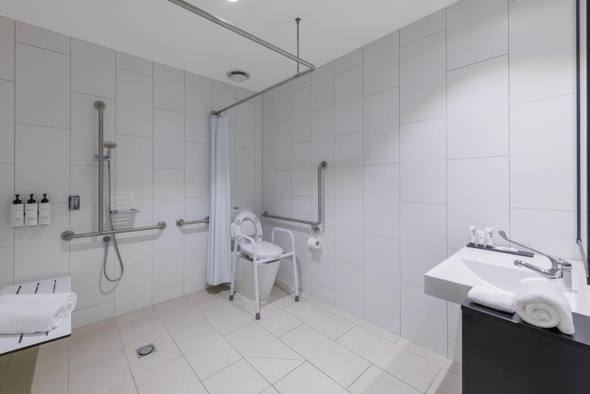 Quest Burwood East Aparthotel Exterior foto